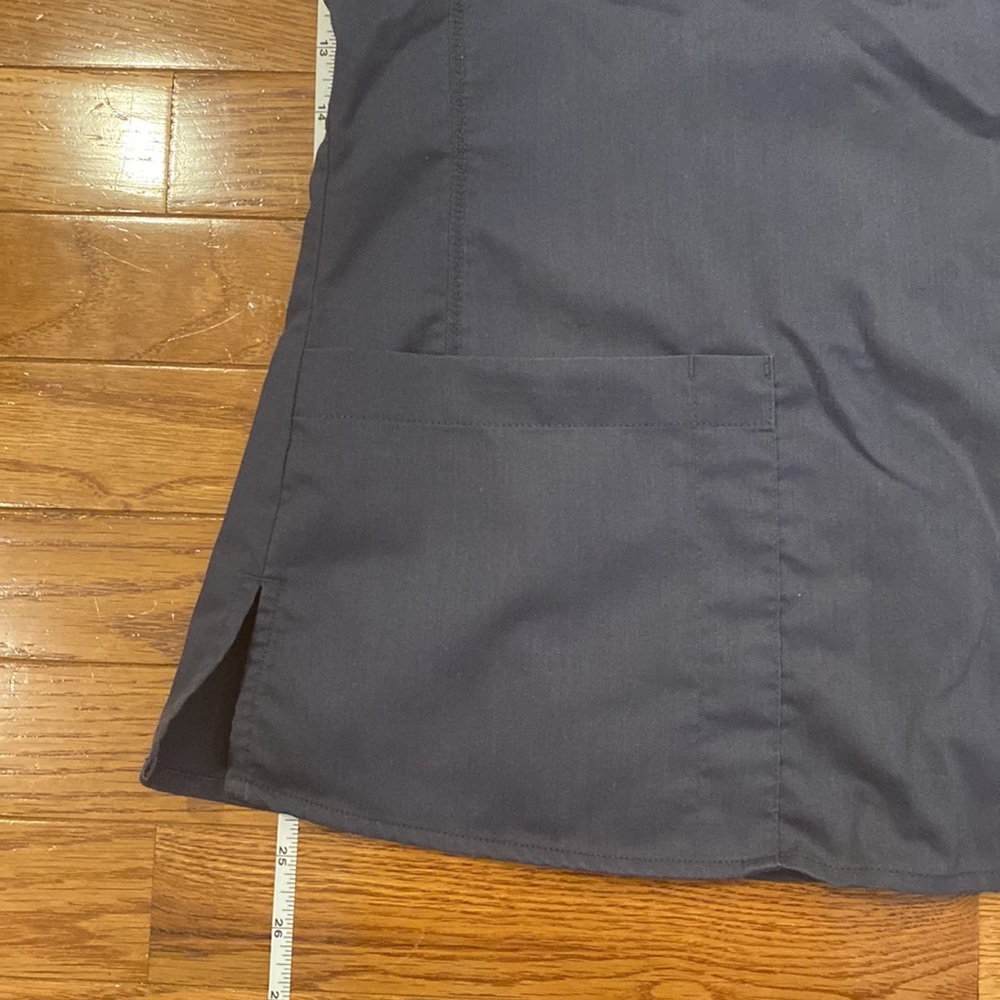 Scrup top - Picture 2 of 6